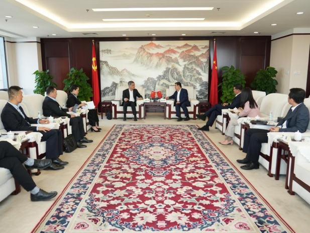 白忠泉董事长与全国政协副主席、共享基金会主席梁振英会谈